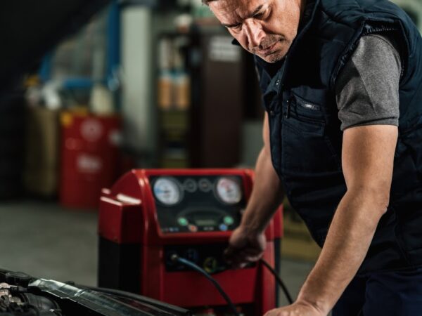 Por que os lojistas estão apostando na Repuxadeira Elétrica Spotcar da V8 Brasil?